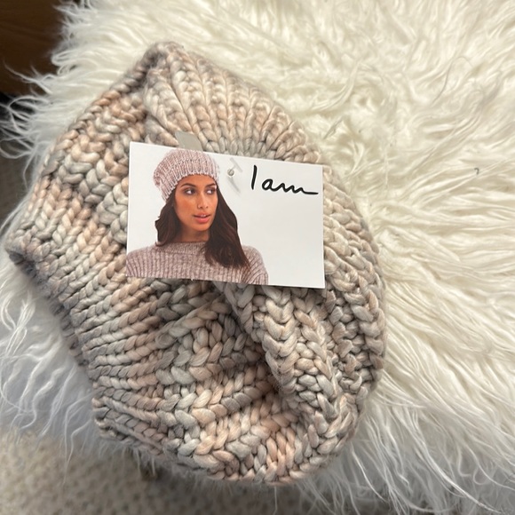 Beanie - NWT light pink and gray - Picture 1 of 2